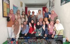 Mahasiswa STIKes William Booth Saat kegiatan Penyuluan TBC Serentak