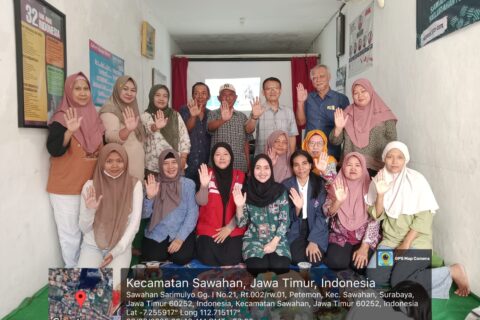 Mahasiswa STIKes William Booth Saat kegiatan Penyuluan TBC Serentak