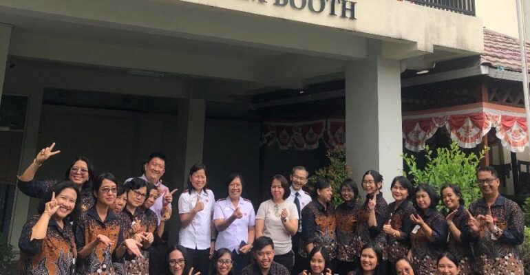 Peacehaven Nursing Home (PNH) team bersama Dosen dan Tenaga Kependidikan STIKes WB